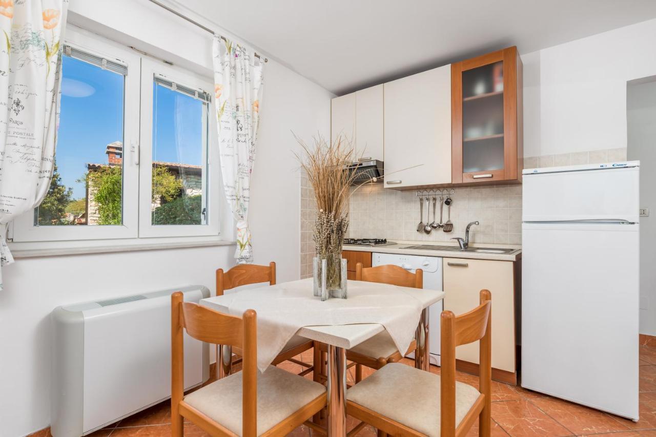 Apartment Dvorine *
