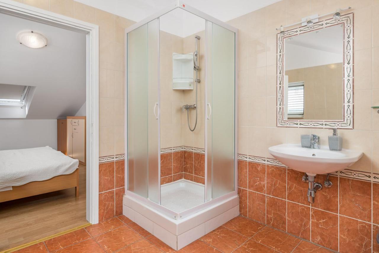 Dvorine Apartment