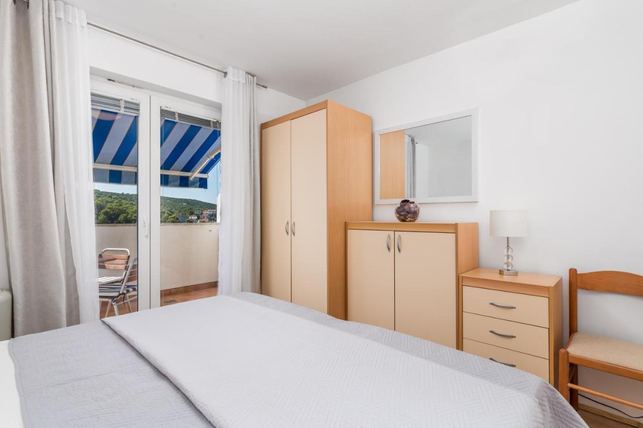 Dvorine Apartment *