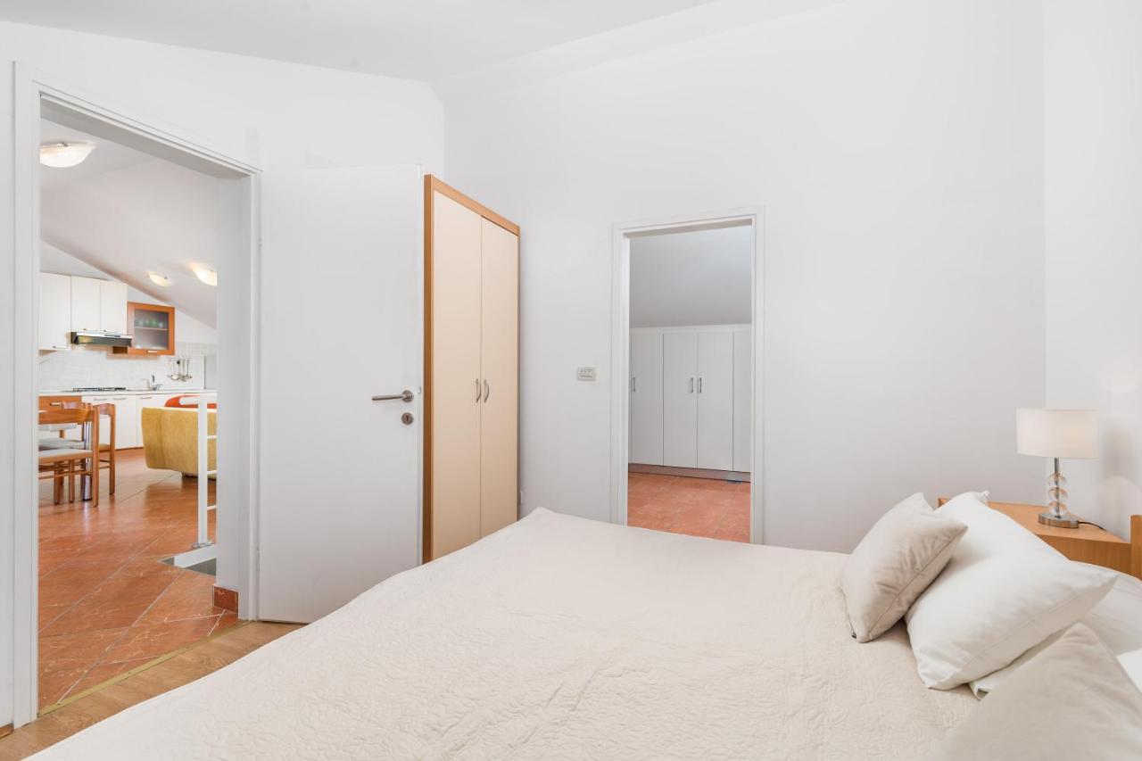 Dvorine Apartment Tisno