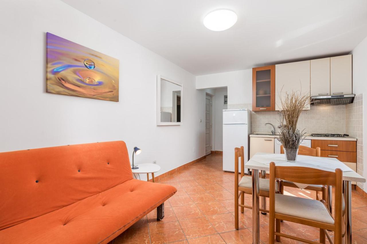 Dvorine Apartment *