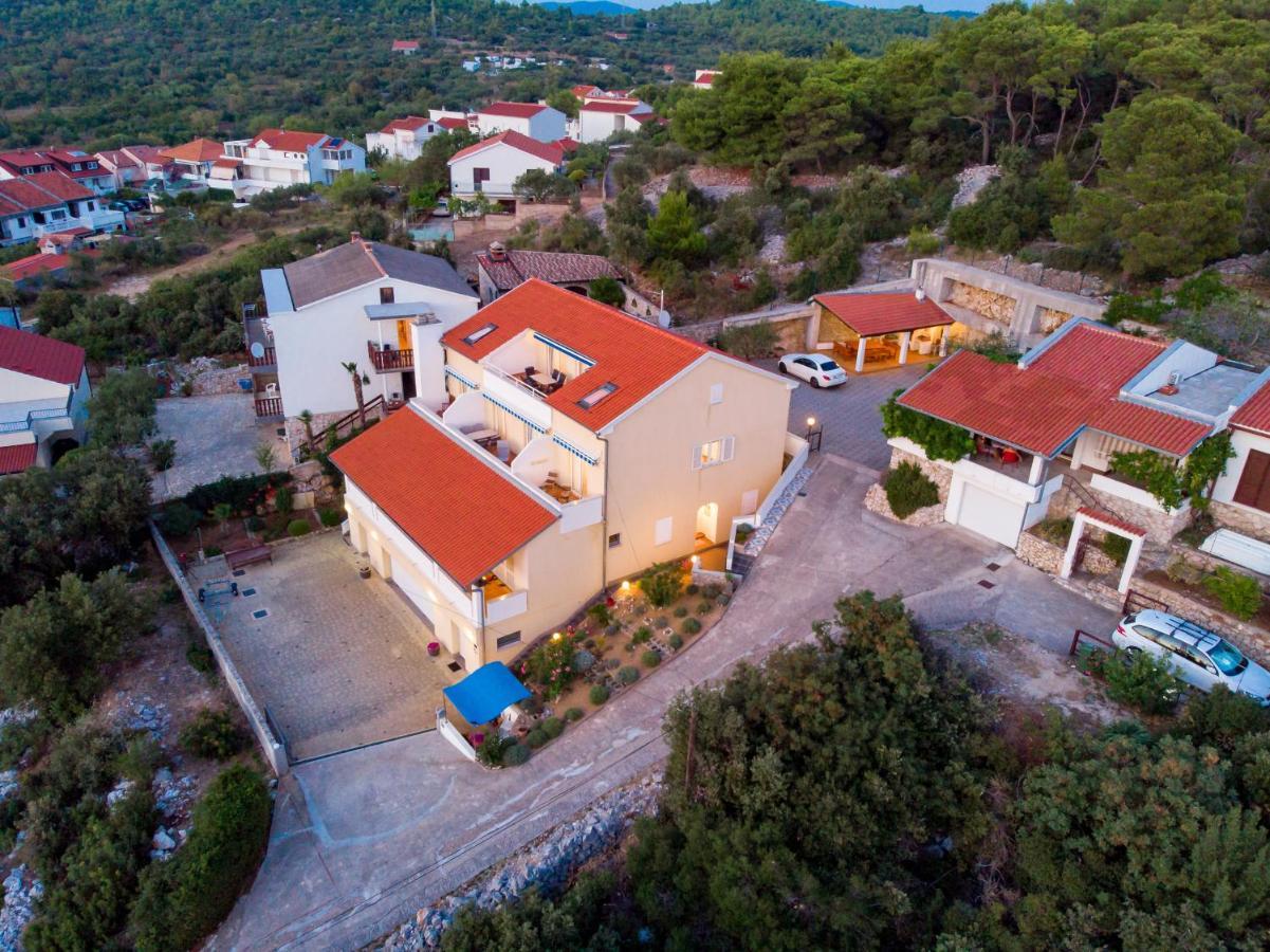 Dvorine Apartment *