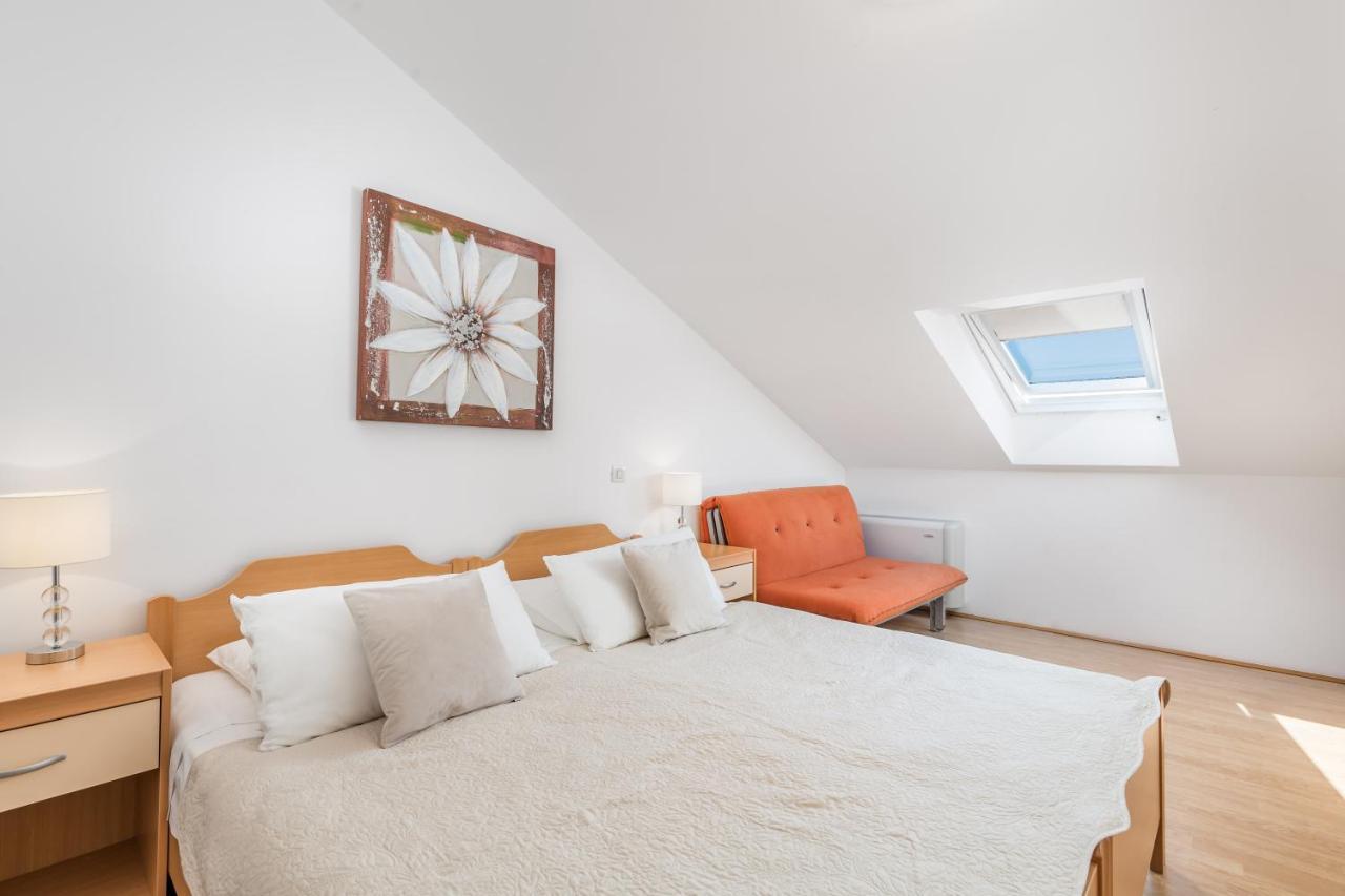 Apartment Dvorine *