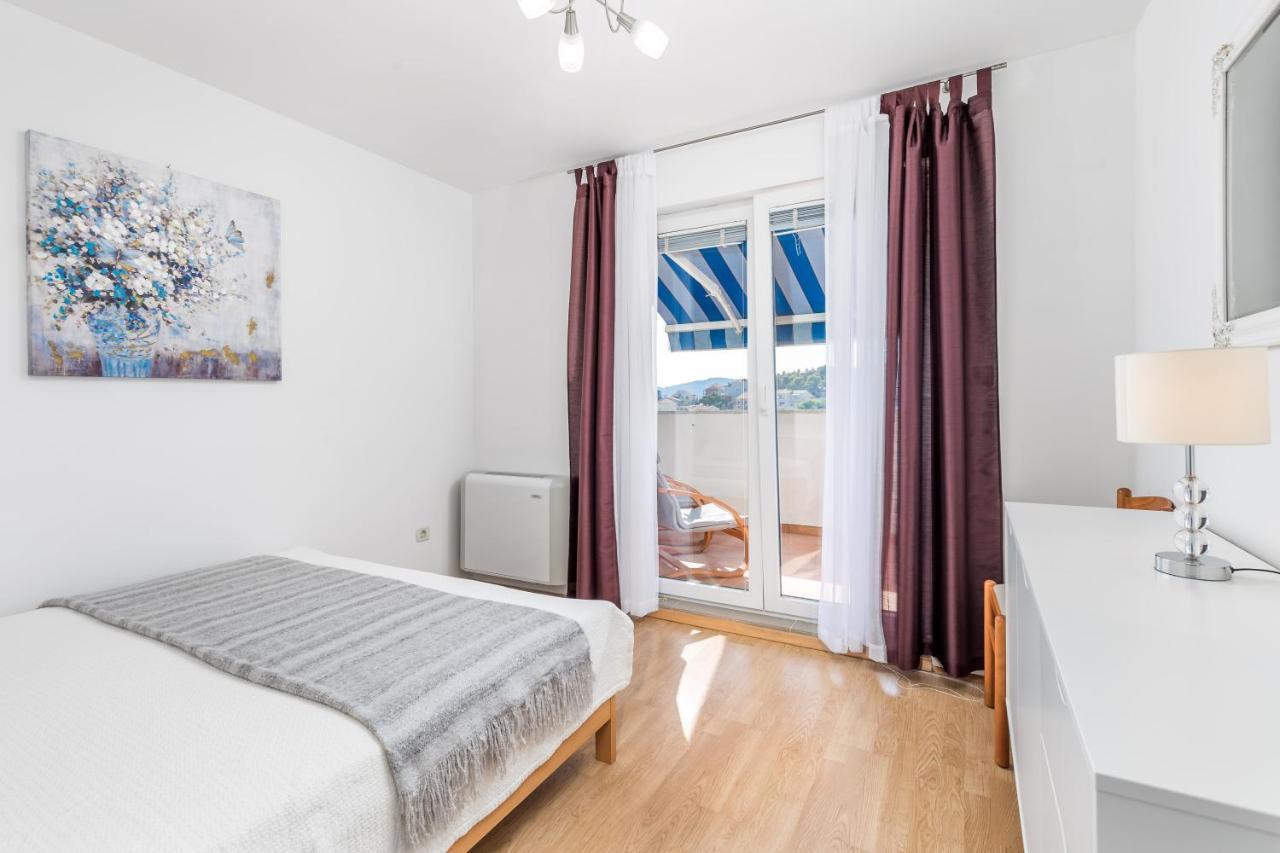 Apartment Dvorine *