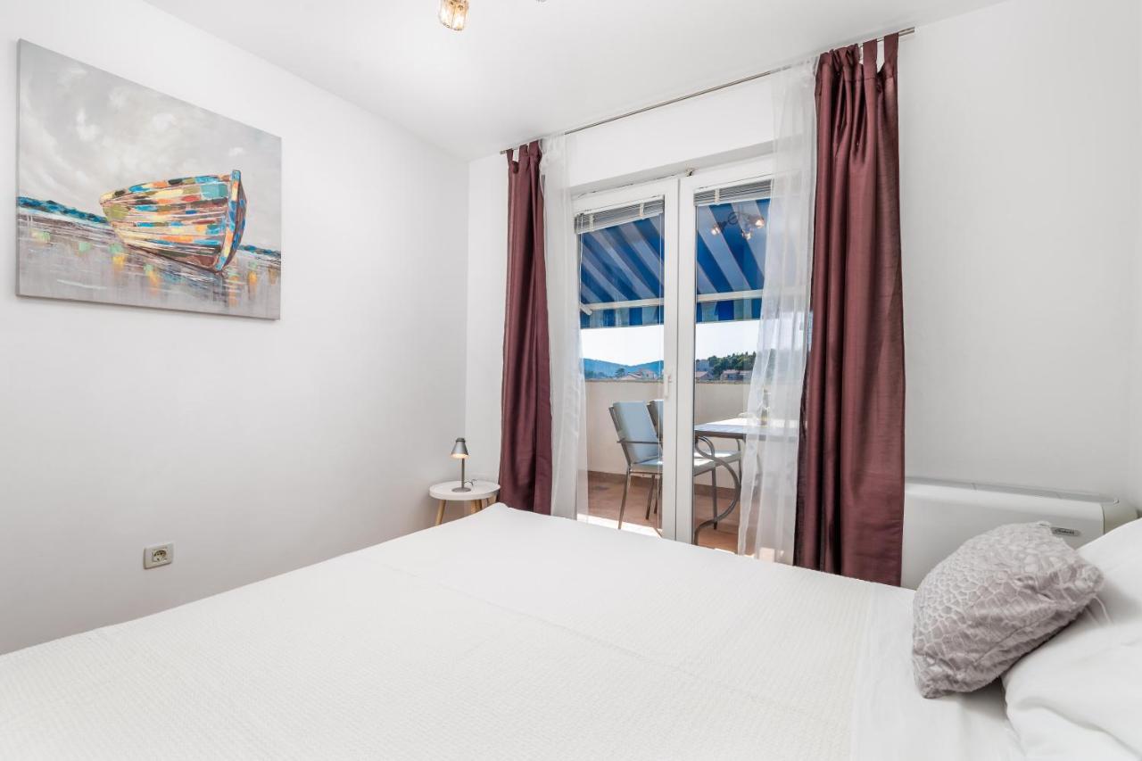 Dvorine Apartment Tisno