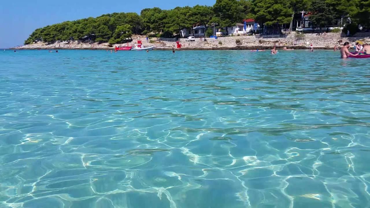 Dvorine Tisno