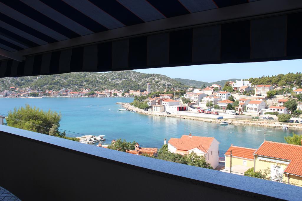 Dvorine * Tisno